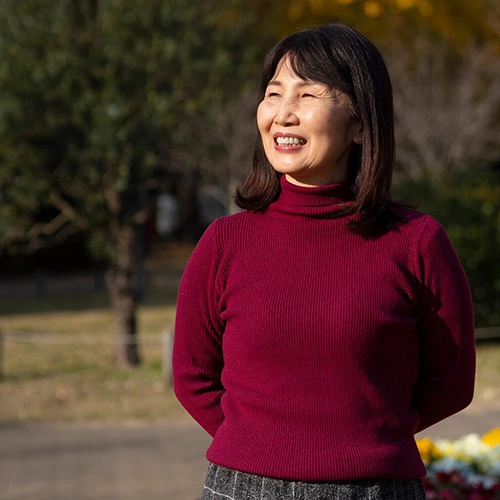 medium-shot-smiley-asian-woman1 - RYSUN