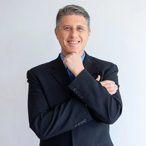 portrait-positive-confident-businessman1 - RYSUN